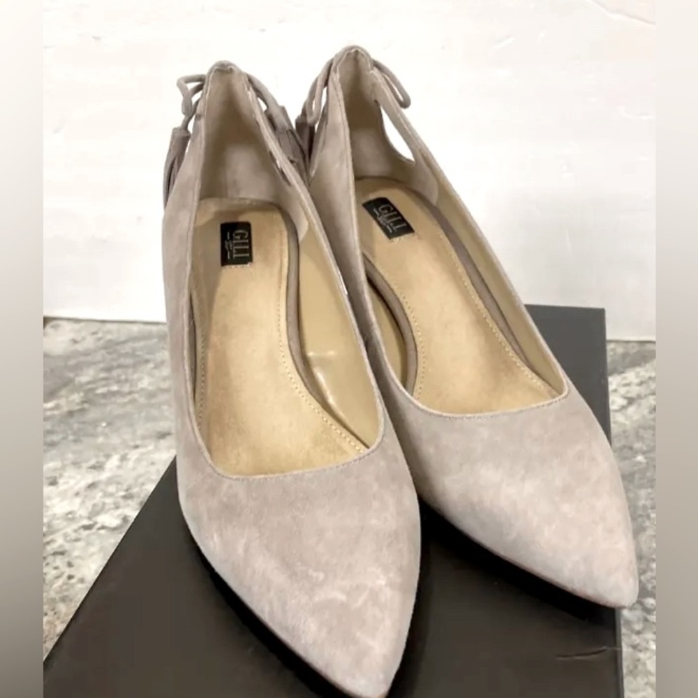 NWT G.i.l.i Gabryelle Georgette Pump Porcini Beige Suede Tassel Heels 7 1/2